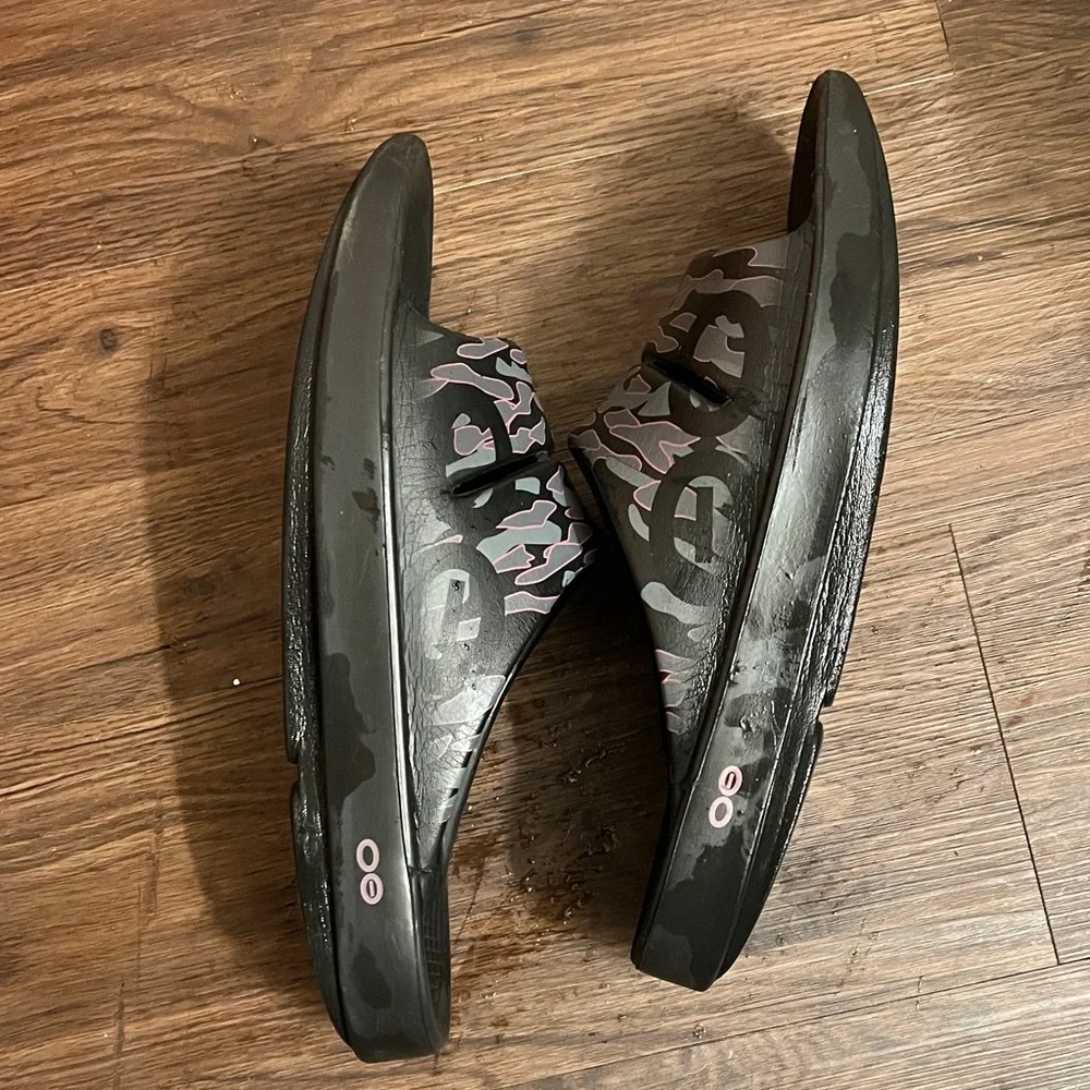 OOFOS OOahh Sport Unisex Slide Black Pink Camo size Men 8 women 10